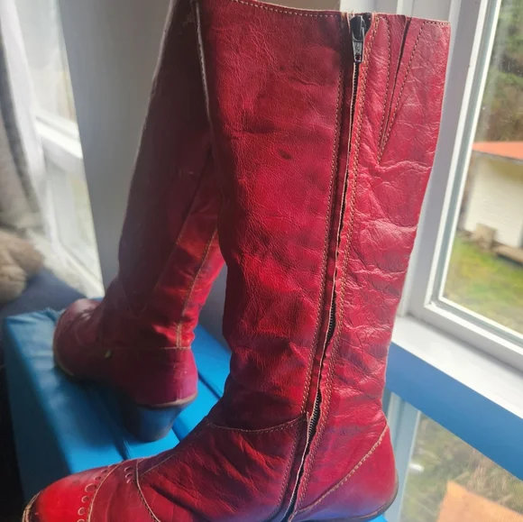 Women’s Red Leather Knee Boots - Picture 4 of 6